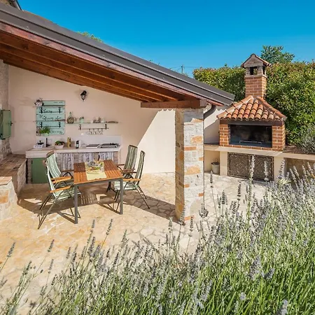 Nonni-romantic Stone House Prázdninový dům *