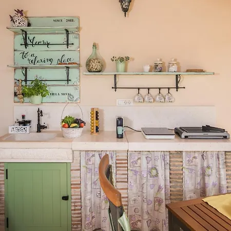 Nonni-romantic Stone House בית נופש *
