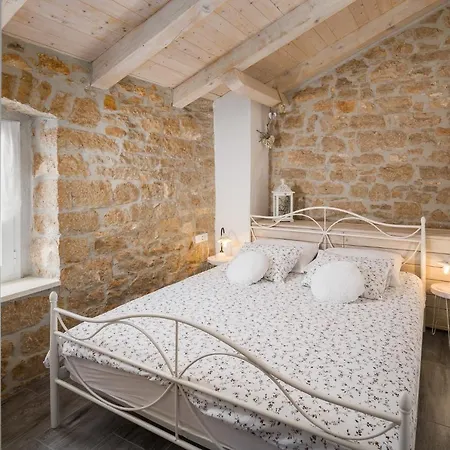 בית נופש Nonni-romantic Stone House Višnjan