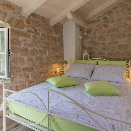 Nonni-romantic Stone House Višnjan