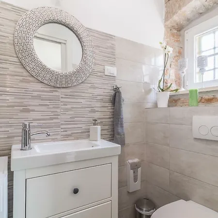 Nonni-romantic Stone House *