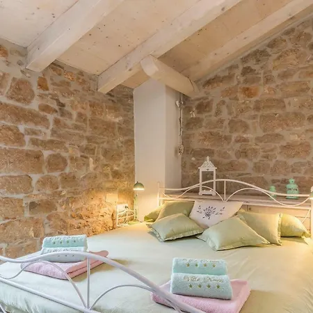 Nonni-romantic Stone House *